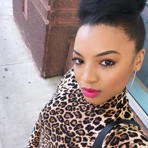 Meet your Posher, Monique